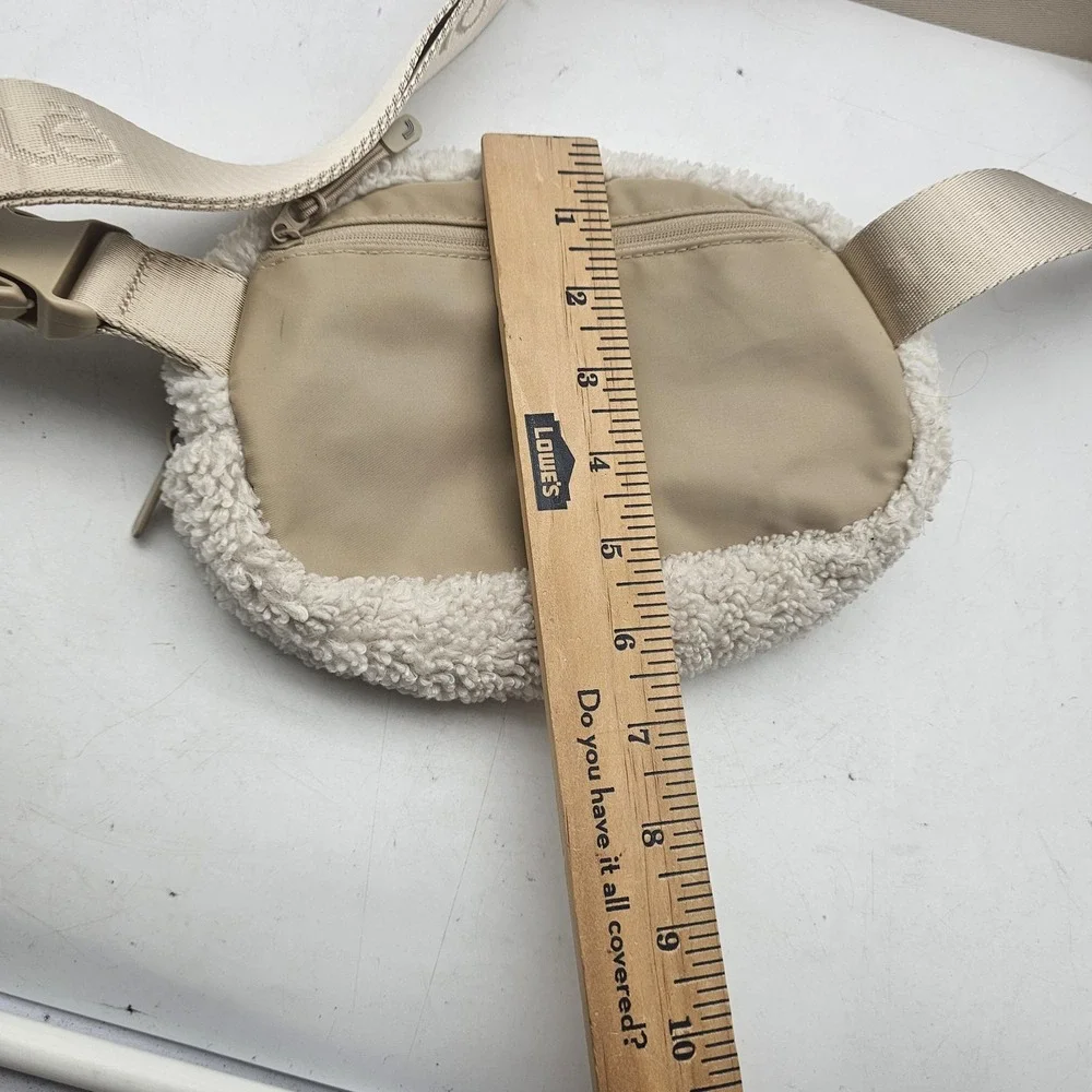 Lole Belt Bag Womens Small Beige Faux Fur Fleece Fanny Pack Zip Adjustable Strap